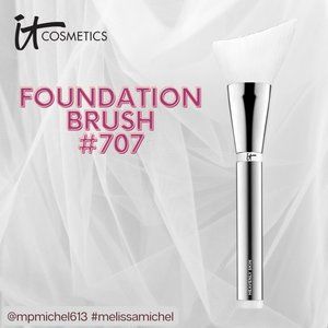 NWT it Cosmetics Heavenly Skin Foundation Brush #707